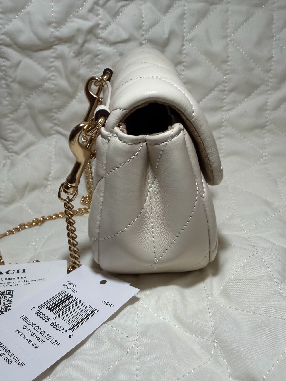 COACH Cream Quilted Leather Crossbody with Gold Turnlock - Picture 5 of 7